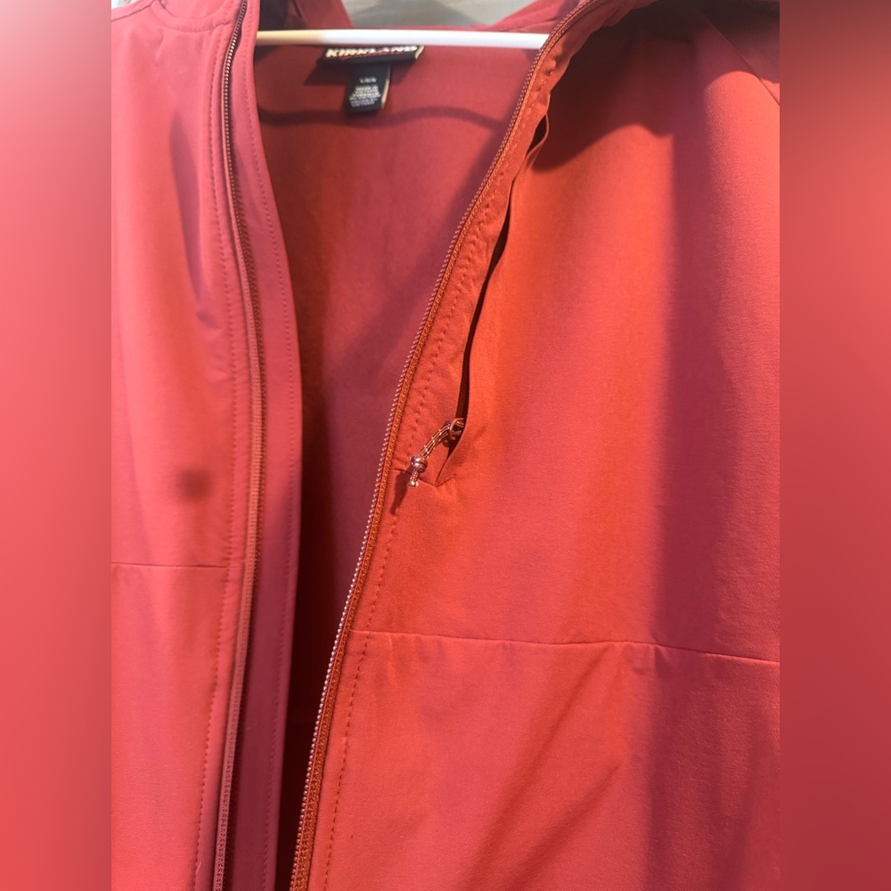 Red soft shell Jacket - Picture 7 of 9